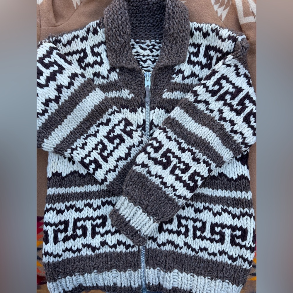 Hand Knit Cowichan Style 100% Wool Vintage Sweater - Picture 8 of 8